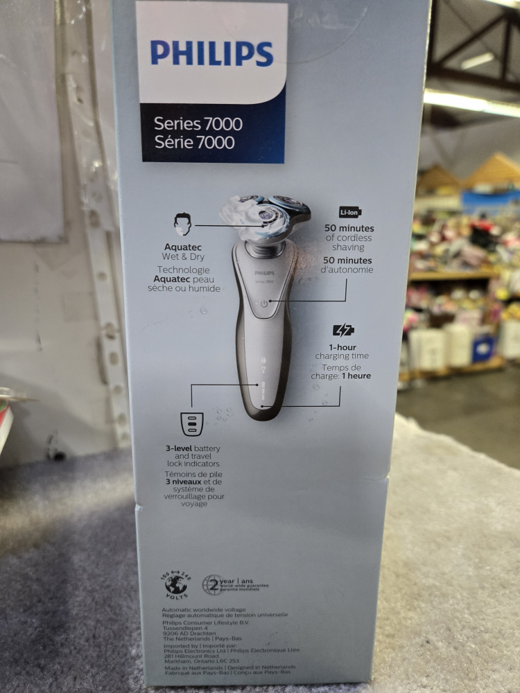 Phillips electric shaver for man - photo 3