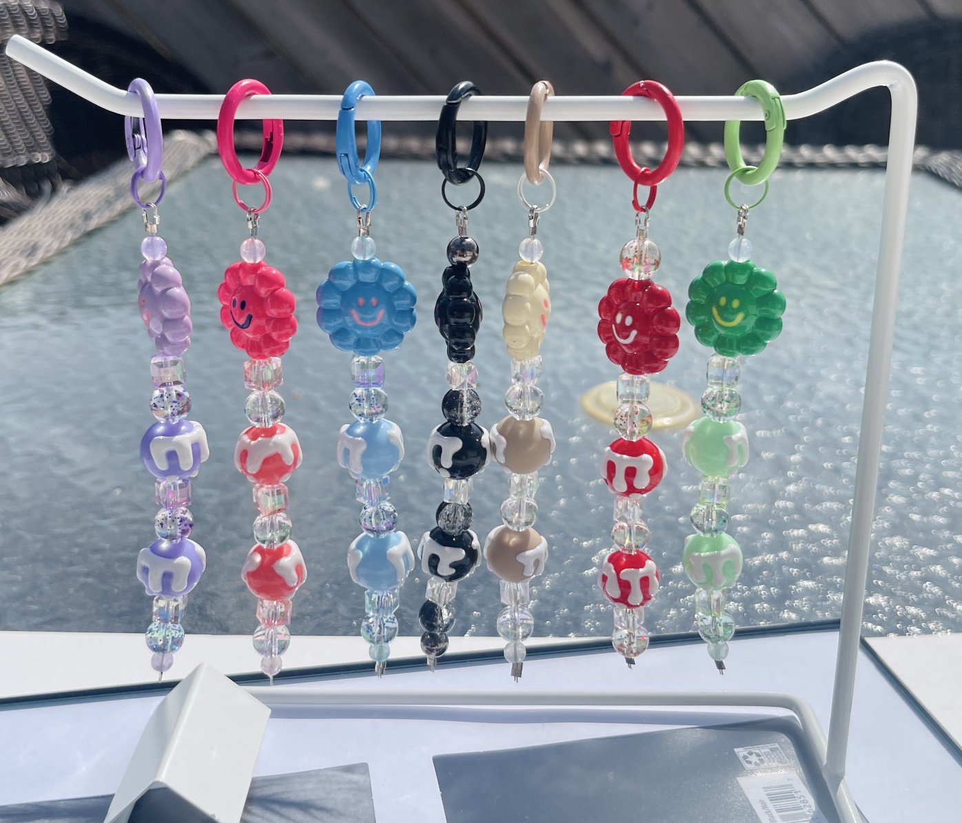 Smiling Flower Keychain - photo 3