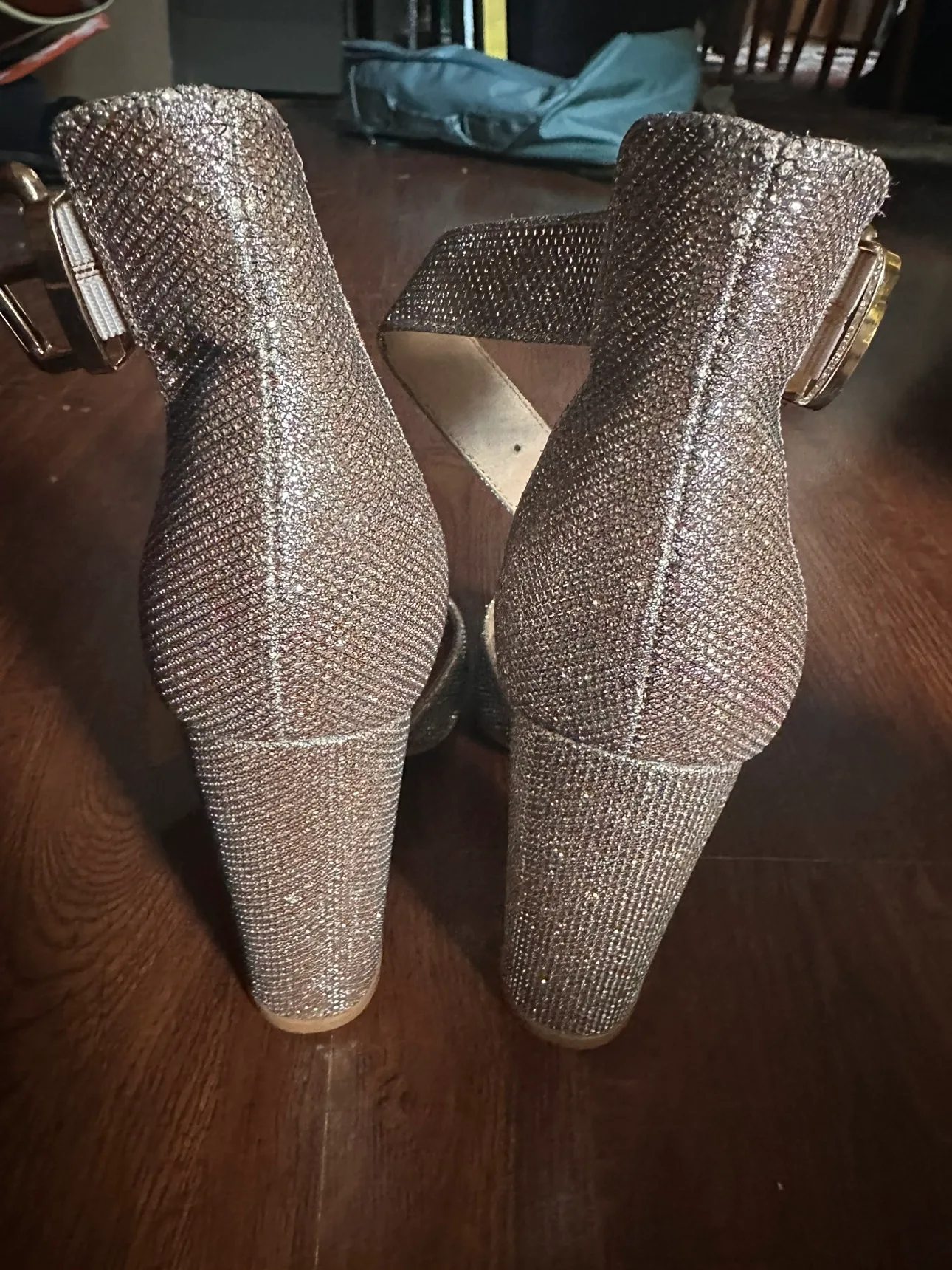 Sparkling shoes heels image indicator(2)
