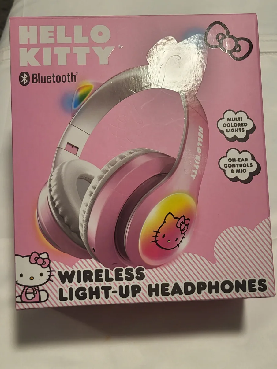 Hello Kitty Wireless Light-Up Headphones thumbnail