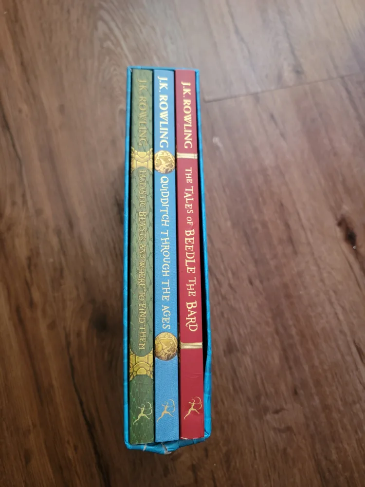 Hogwarts library collection boxed set - final price image indicator(2)