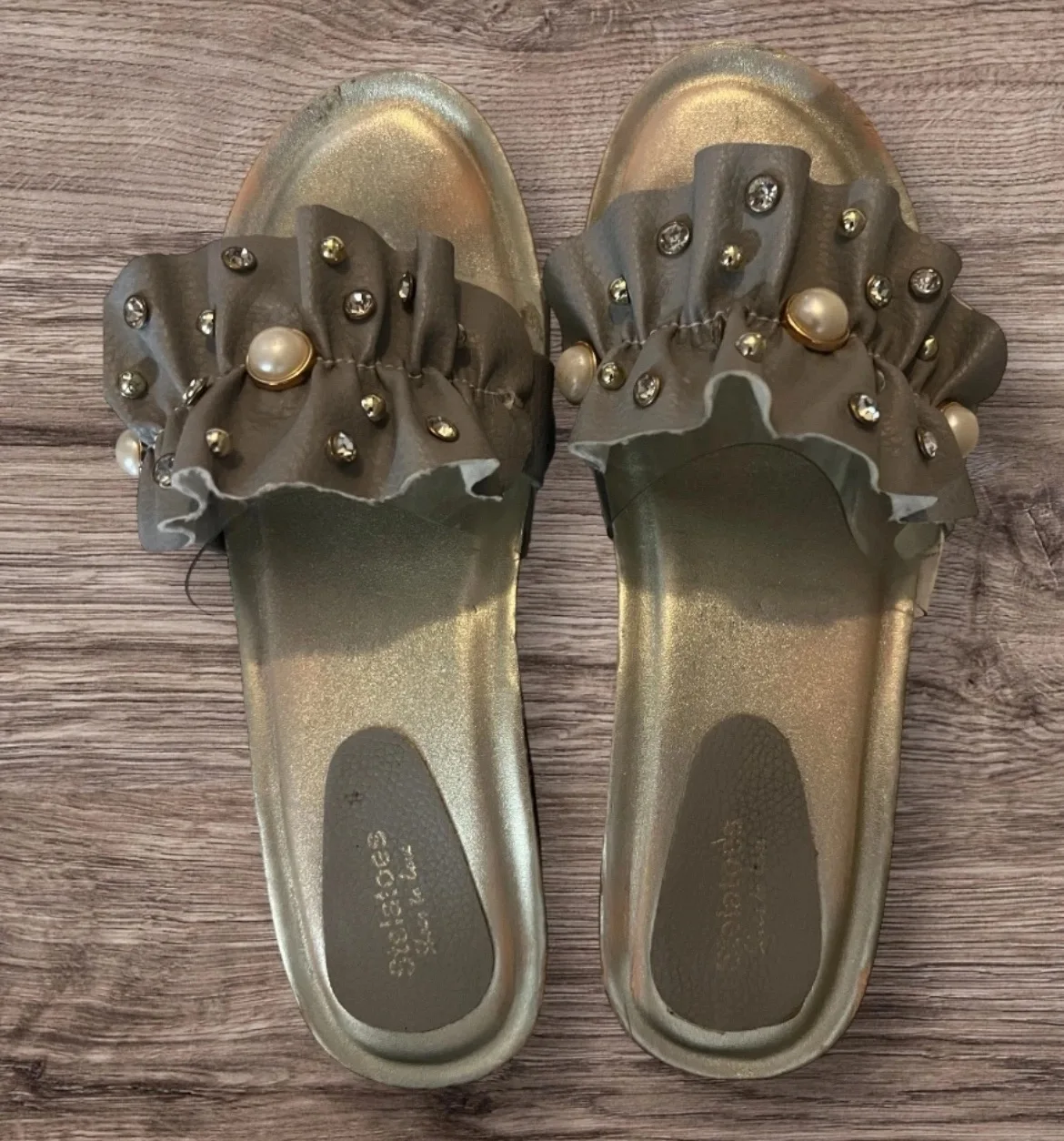 Pearl and Stones Women Footwear #freecycle thumbnail