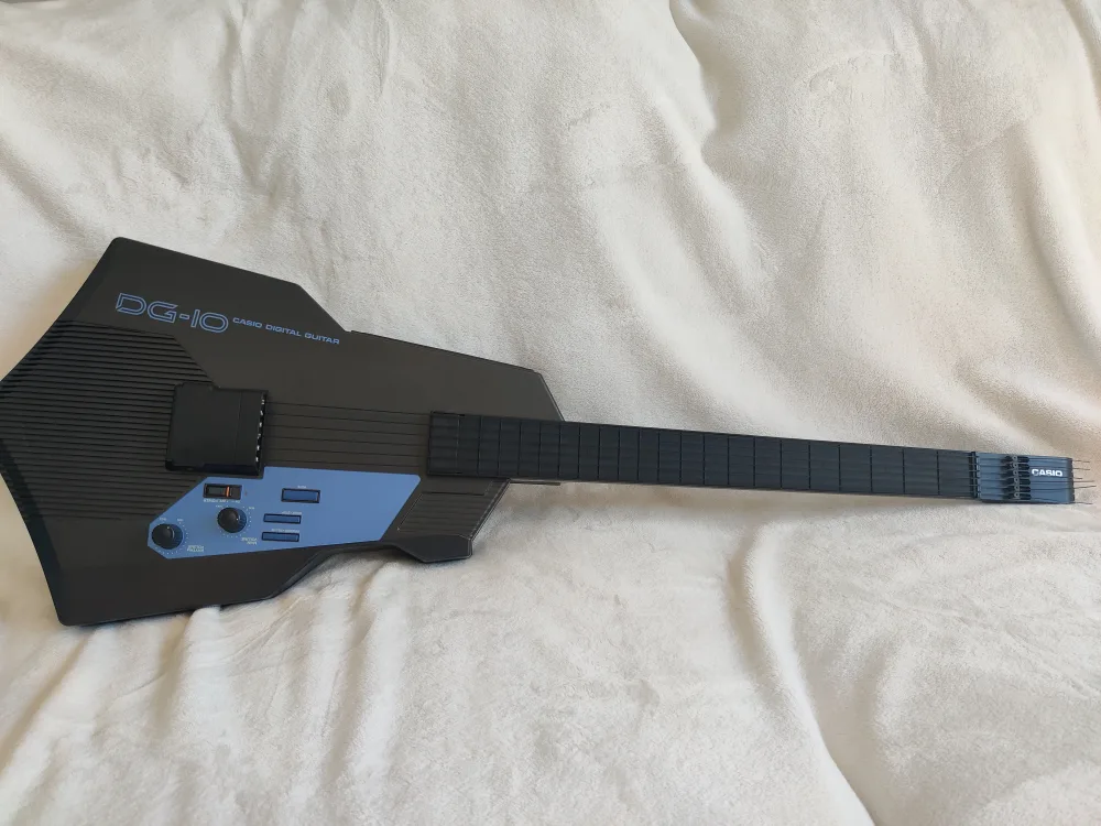 Casio DG-10 Digital Synth Guitar image indicator(2)