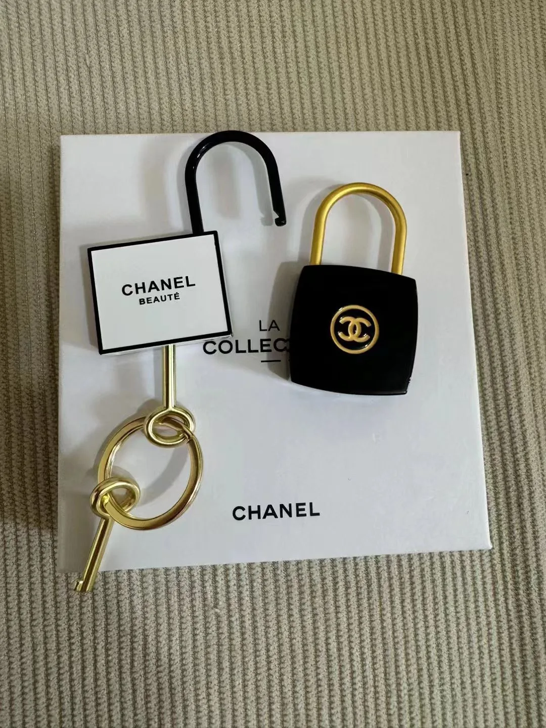 CHANEL Cadena PadLock Lock & Key Set Rare Bag Charm Keychain image indicator(2)