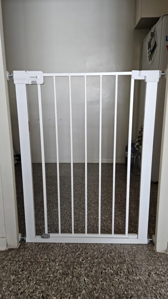 Safety 1st Baby Gate thumbnail