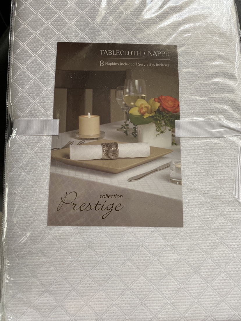 White Tablecloth with 8 Napkins