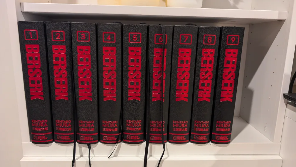 Berserk Deluxe Edition Volumes 1-9 image indicator(2)