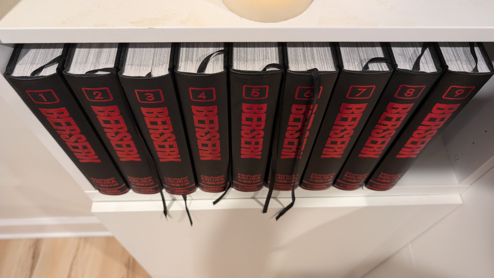 Berserk Deluxe Edition Volumes 1-9 - photo 3