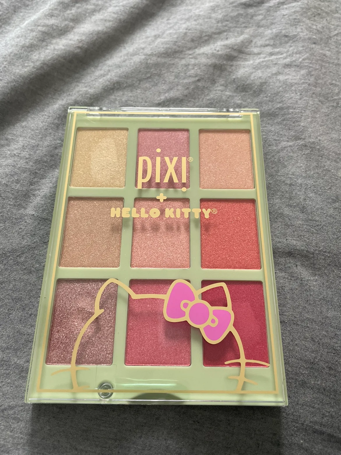 Pixi x Hello Kitty Eyeshadow Palette image indicator(3)