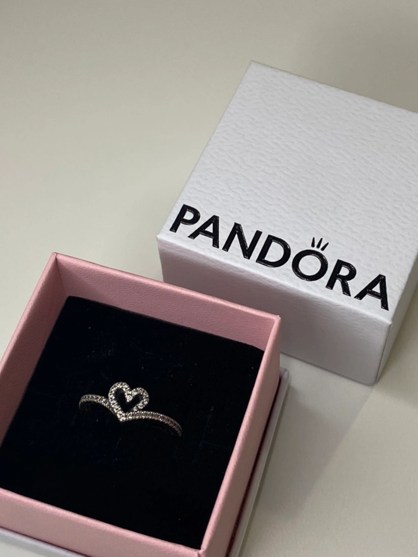 Pandora Sparkling Wishbone Heart Ring (size 7) Karrot