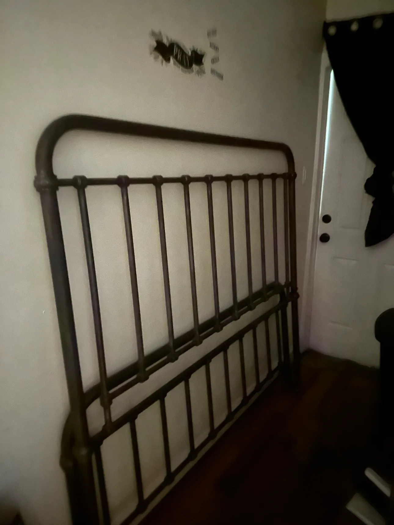 Black Metal Headboard image indicator(3)