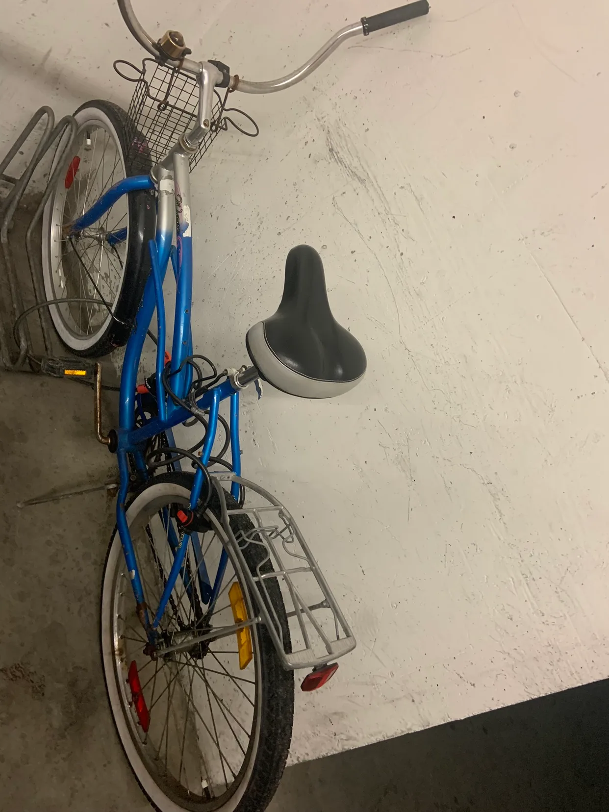 Blue Cruiser Bike thumbnail