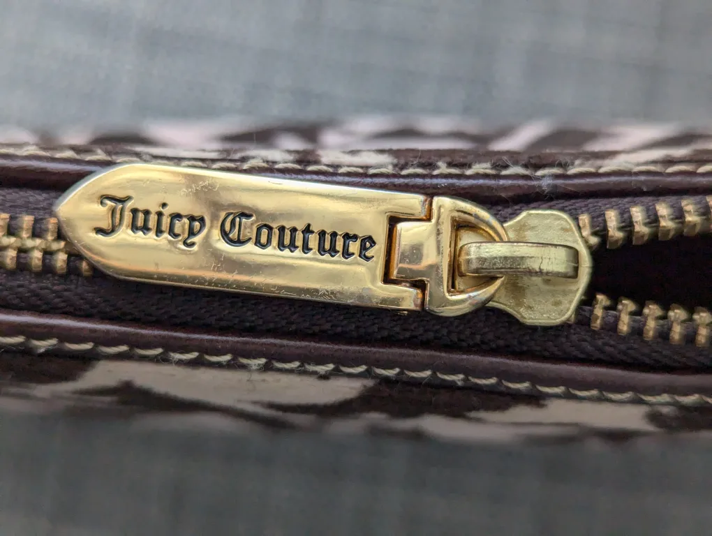 Juicy Couture pink velvet pouch image indicator(4)