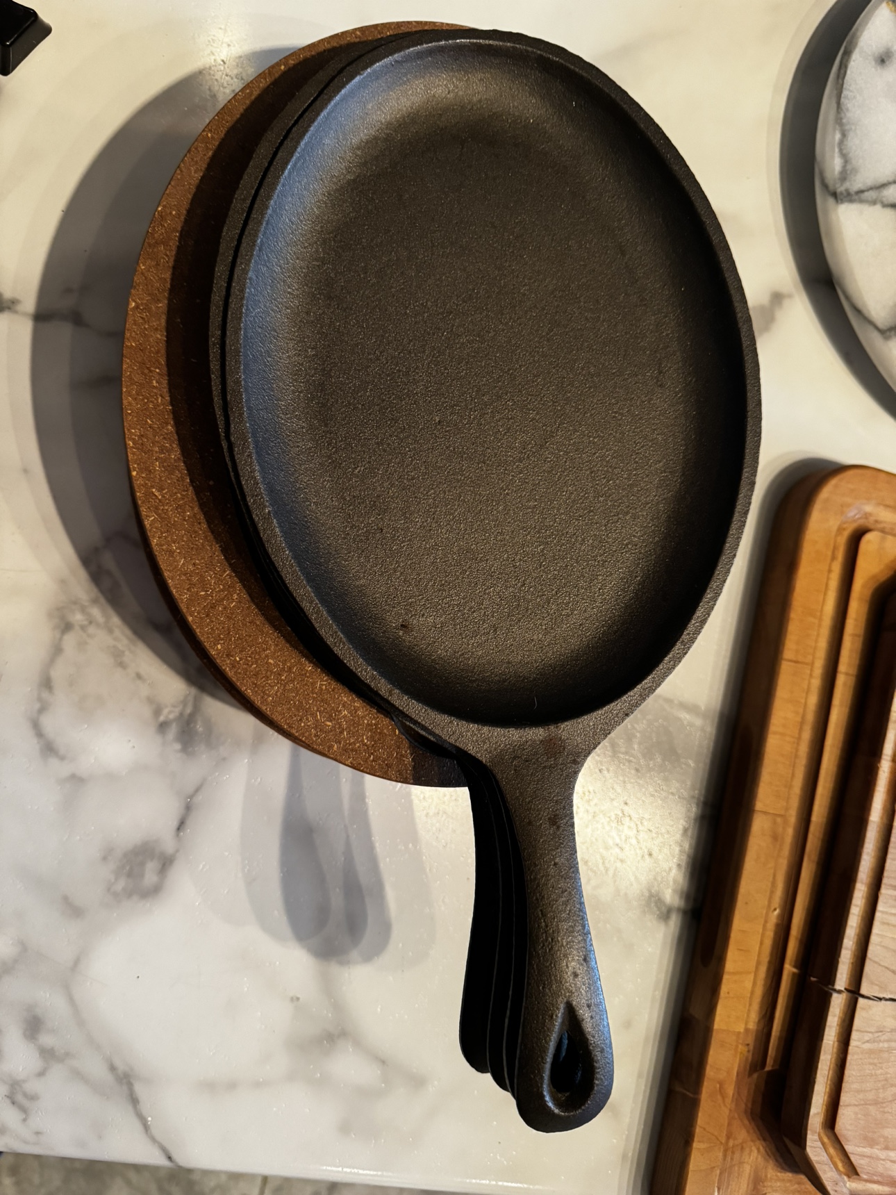 Cast Iron Skillets with holders - photo 2