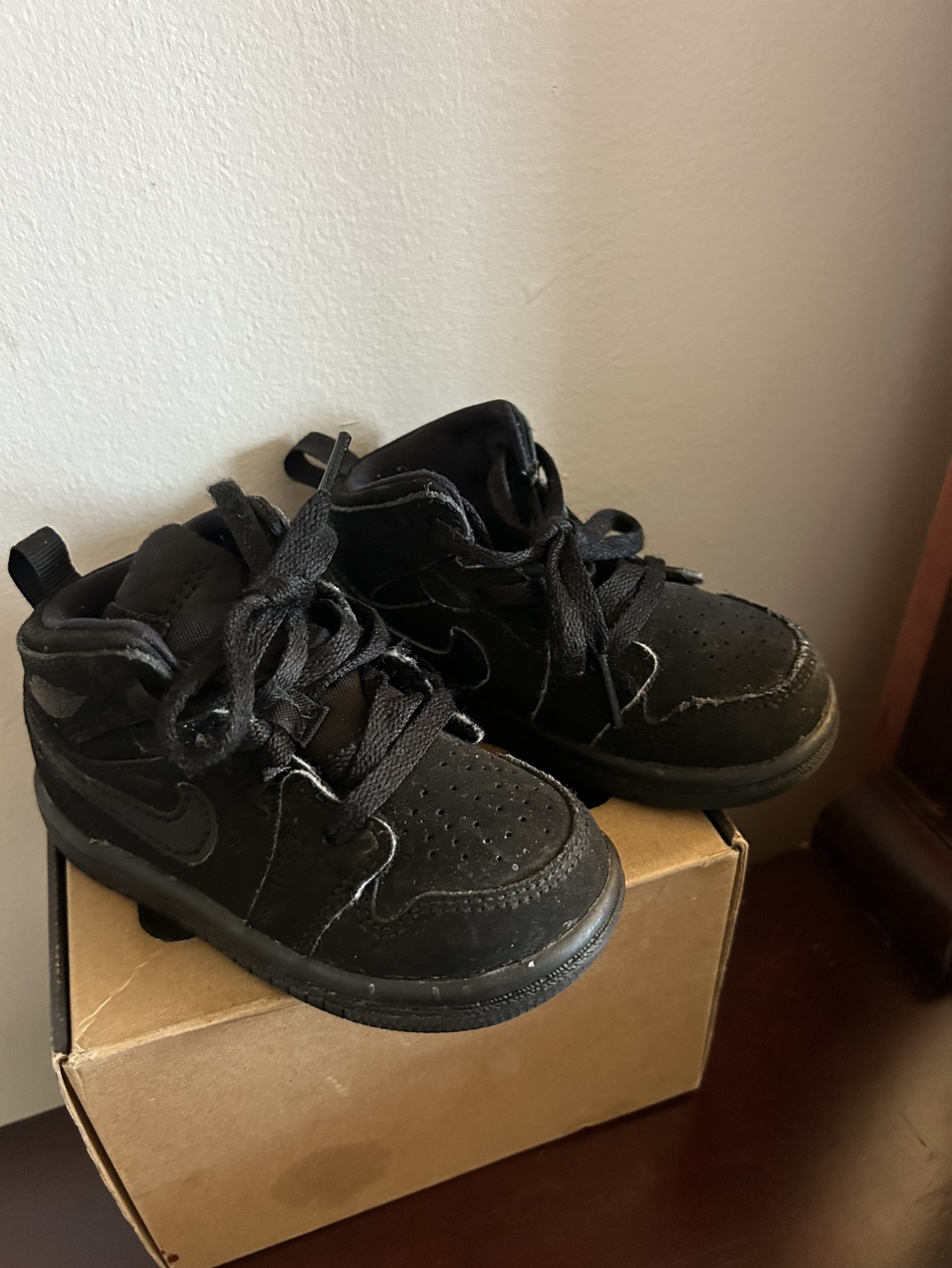 Air Jordan 1 Mid - photo 2