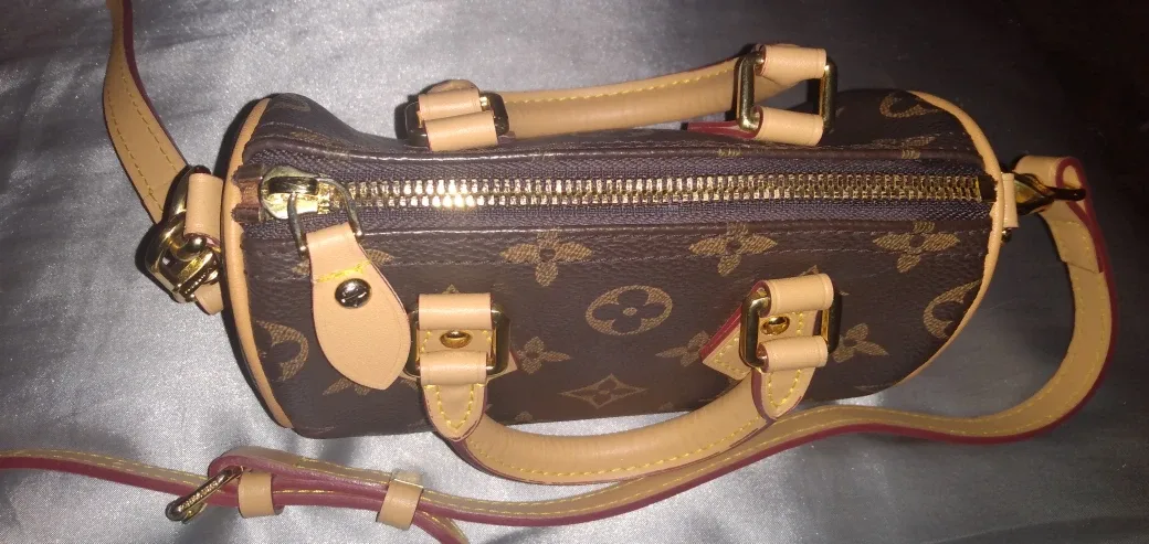 Handbag ✨ BEST OFFER TAKES IT! ✨ image indicator(2)