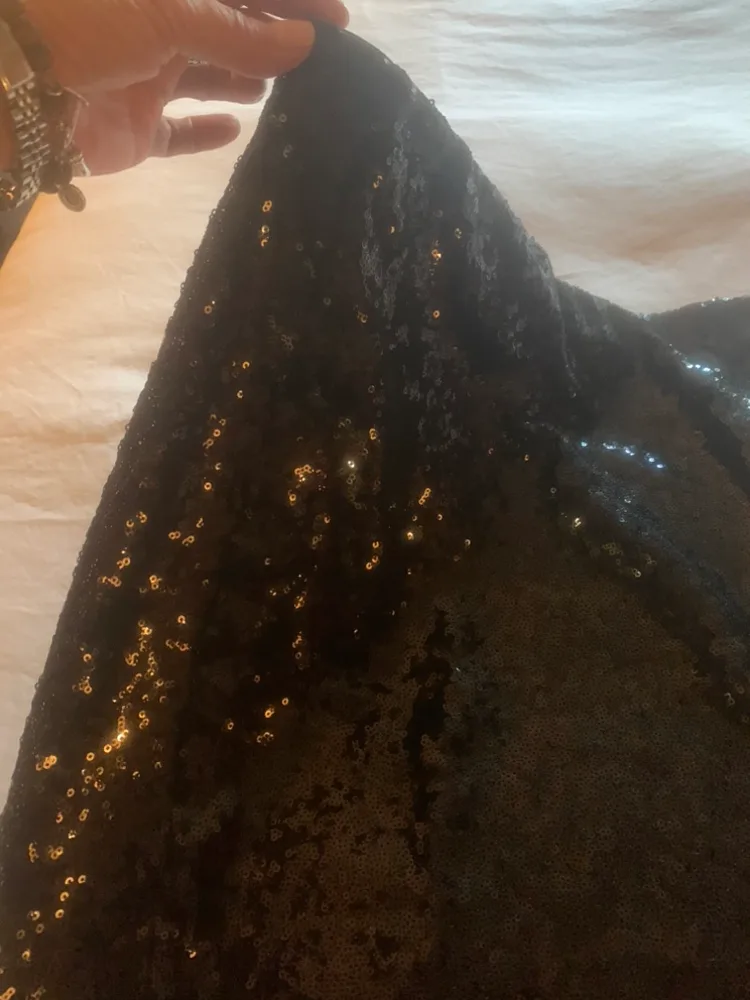 H&M Black Sequin Skirt image indicator(4)