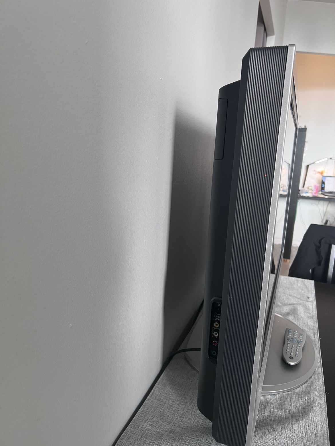 Sony Bravia KLV-S32A10 LCD TV - photo 2