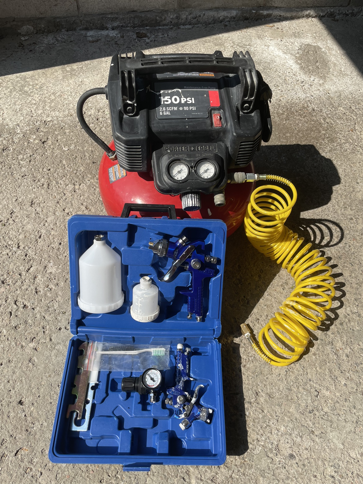 Air Compressor 150 PSI - 2.6 SCFM 6 Gal + spray gun set