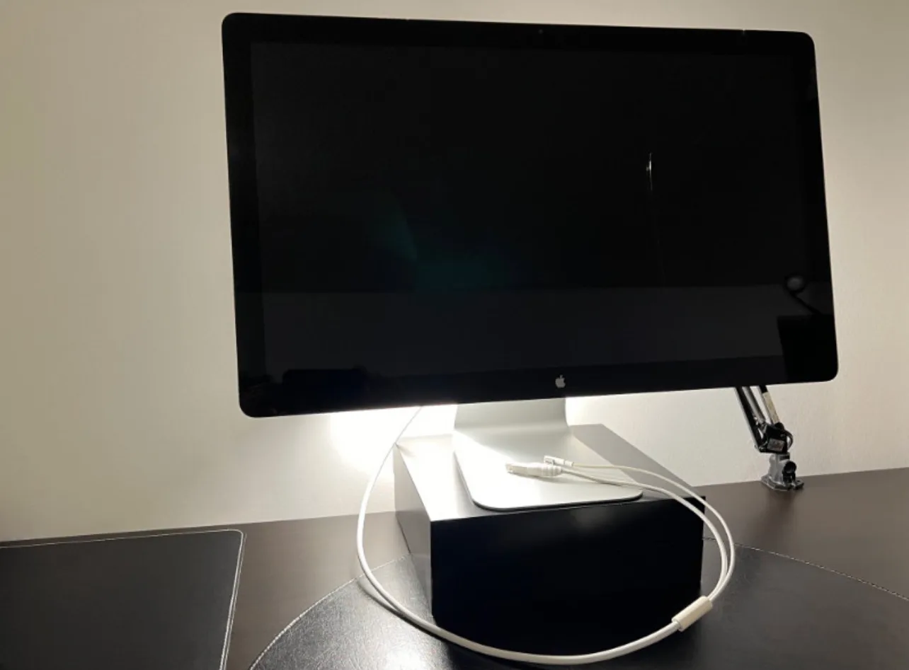 Apple Thunderbolt Display - 27" - 2K - A1407 - CRACKED GLASS thumbnail
