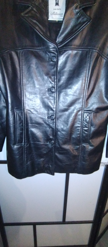 Beautiful Leather Jacket - photo 4