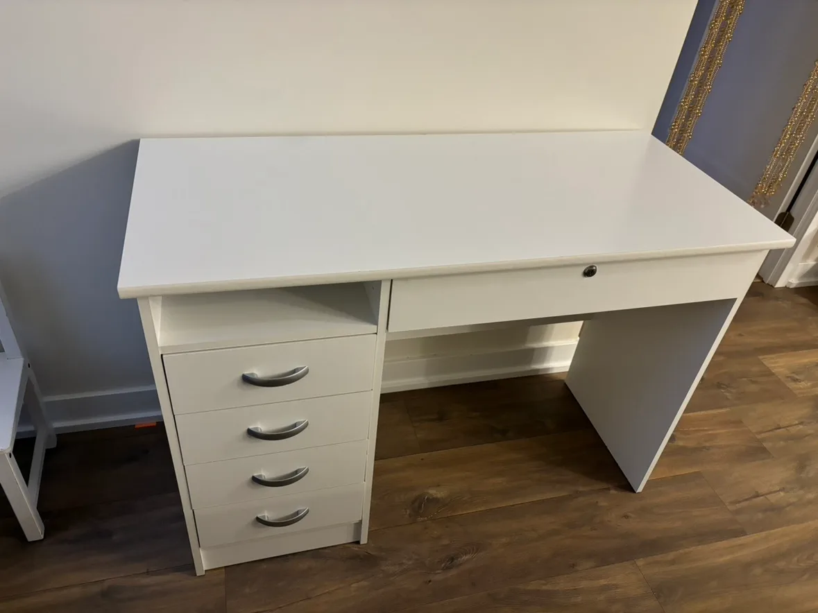 White Desk with Drawers image indicator(2)