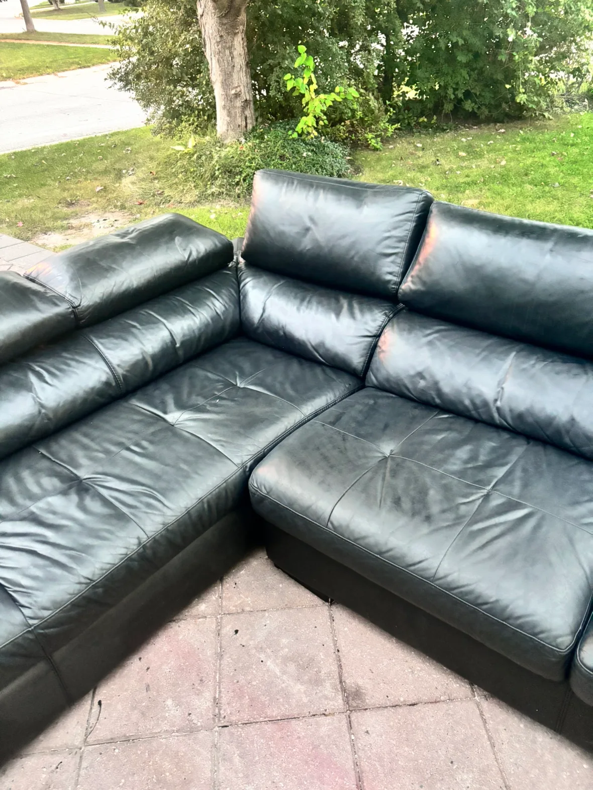 Black Leather Sectional image indicator(4)