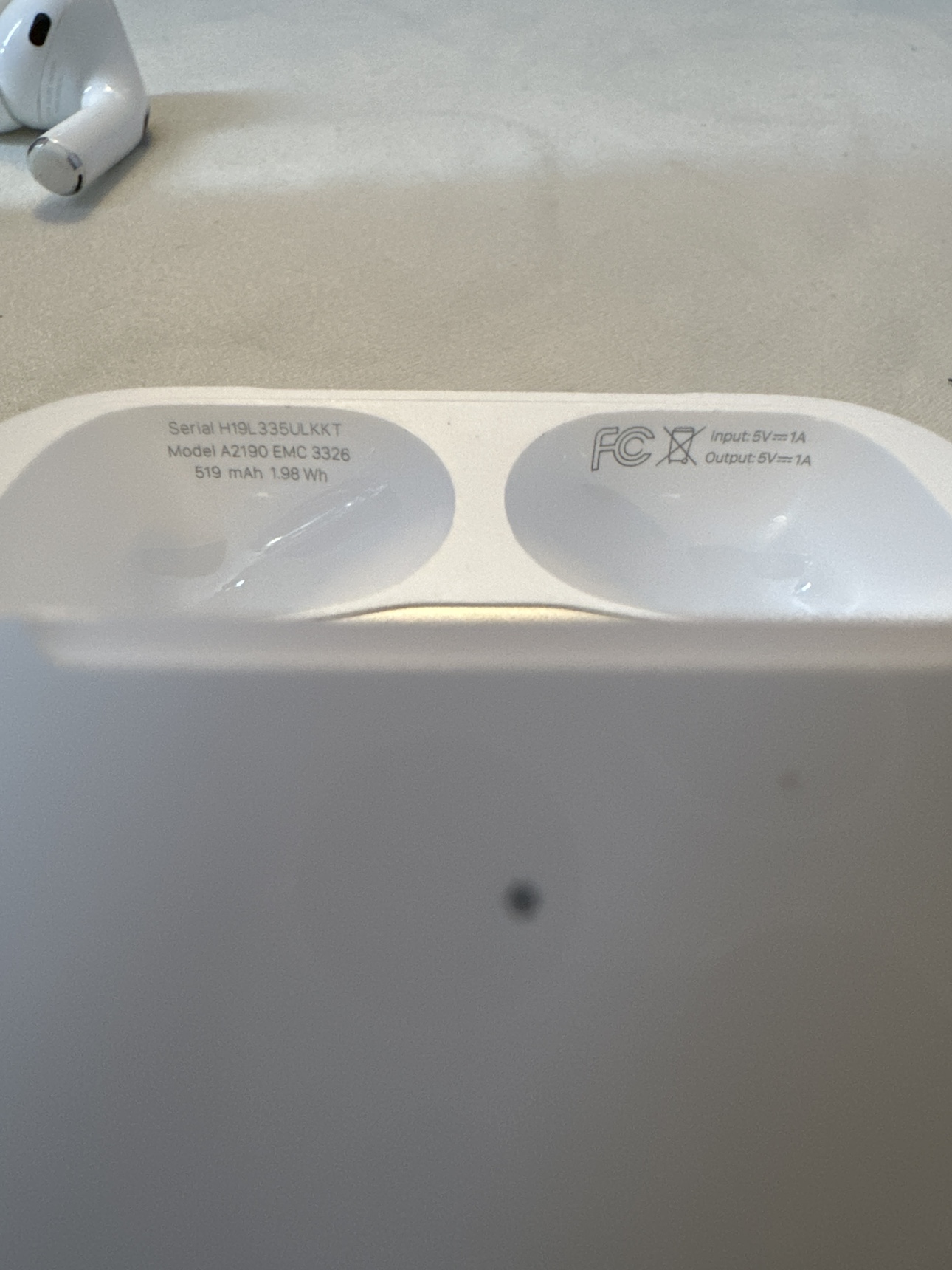 Apple AirPods (1st Gen) - photo 4