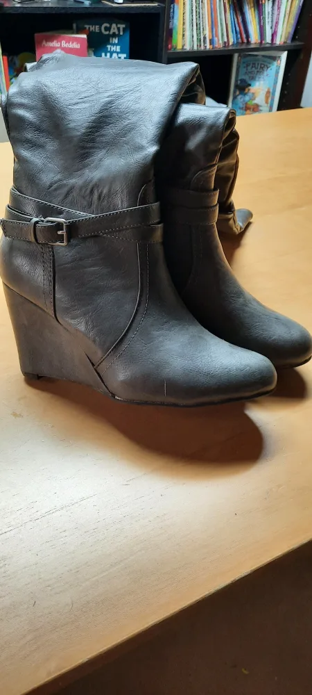 lady's  high boots image indicator(3)