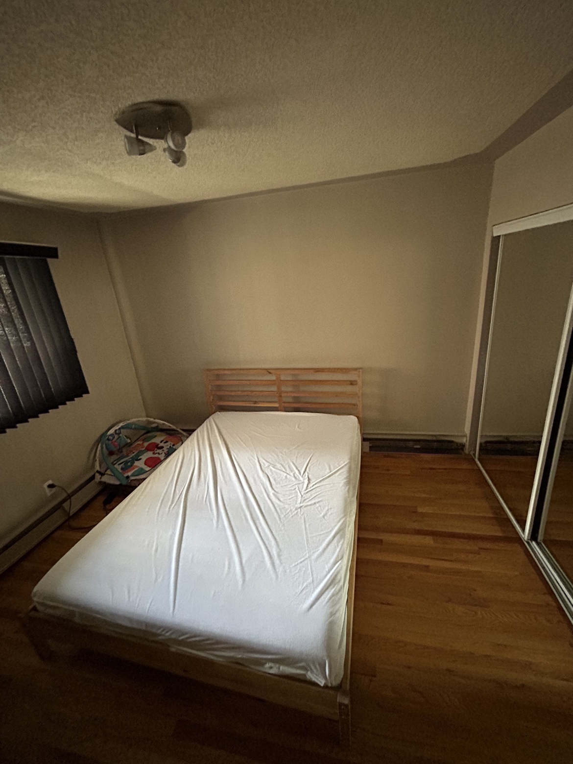 Queen bed+mattress