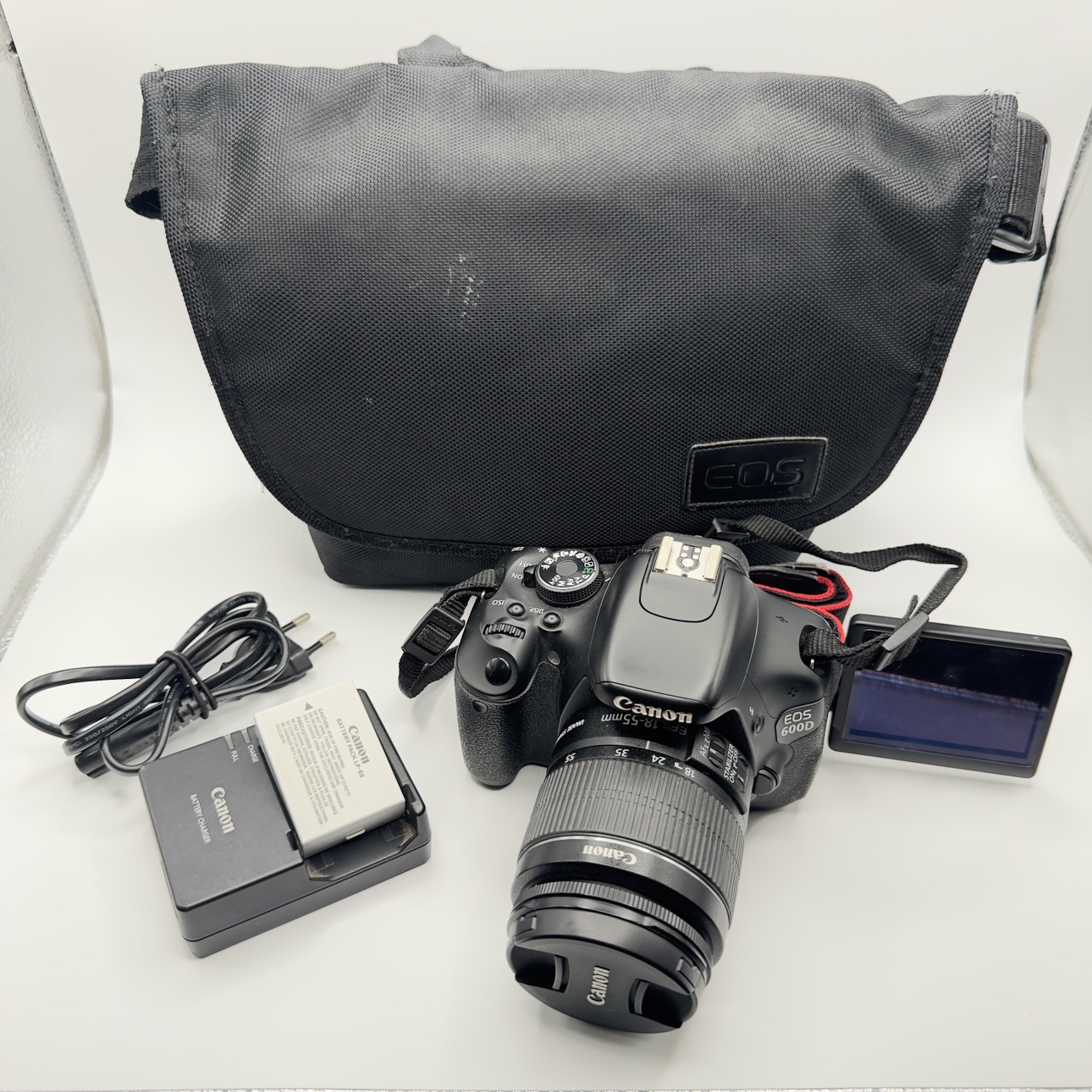 Canon EOS 600D DSLR Camera with 18-54 lens and bag