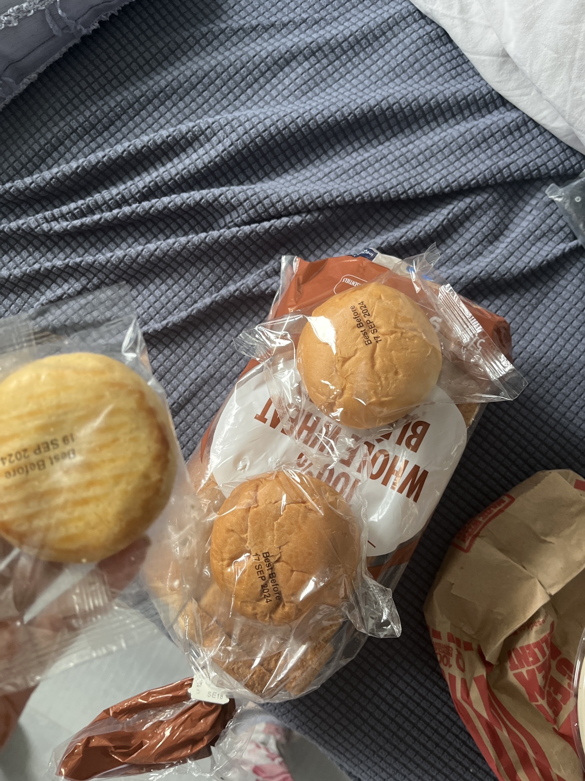 Free food burrito bowl and bread - photo 2