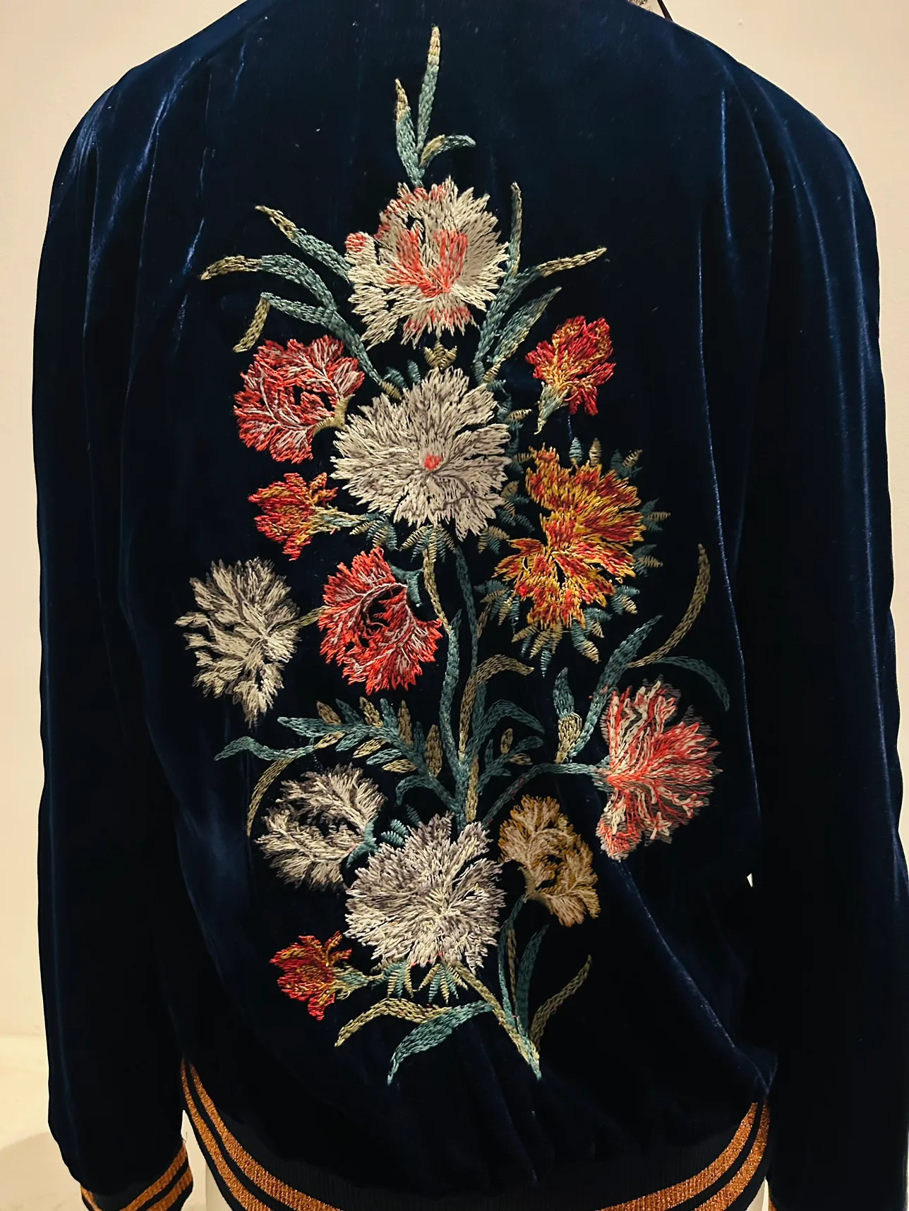 New with tags Zara velvet flower jacket image indicator(6)