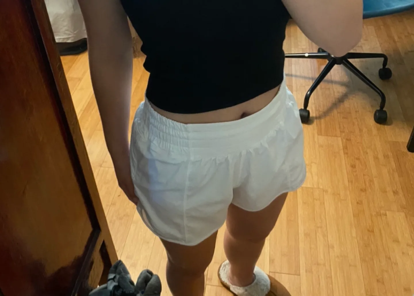 Lululemon hotty hot  Short size 4 image indicator(5)