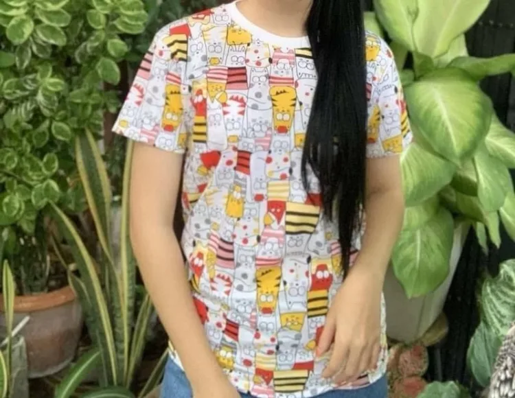 Vibrant Red Black Yellow White Cat Graphic Short Sleeve Tee Sz M image indicator(5)