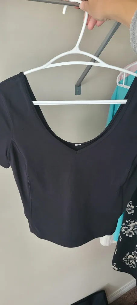 Lululemon Crop Top image indicator(4)