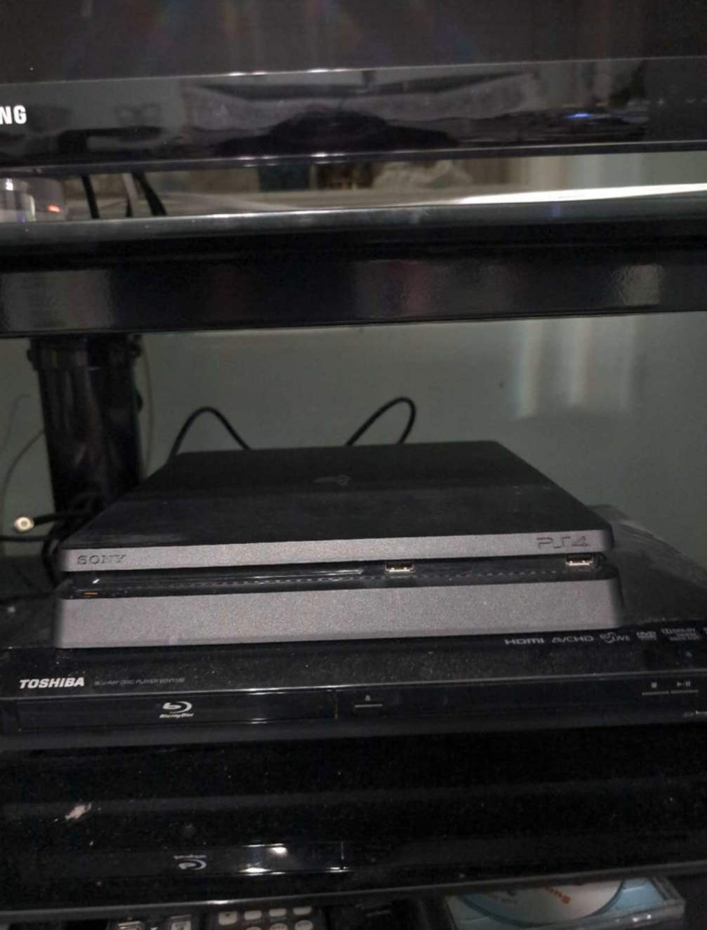 PS4 Slim comes with controllers and cords