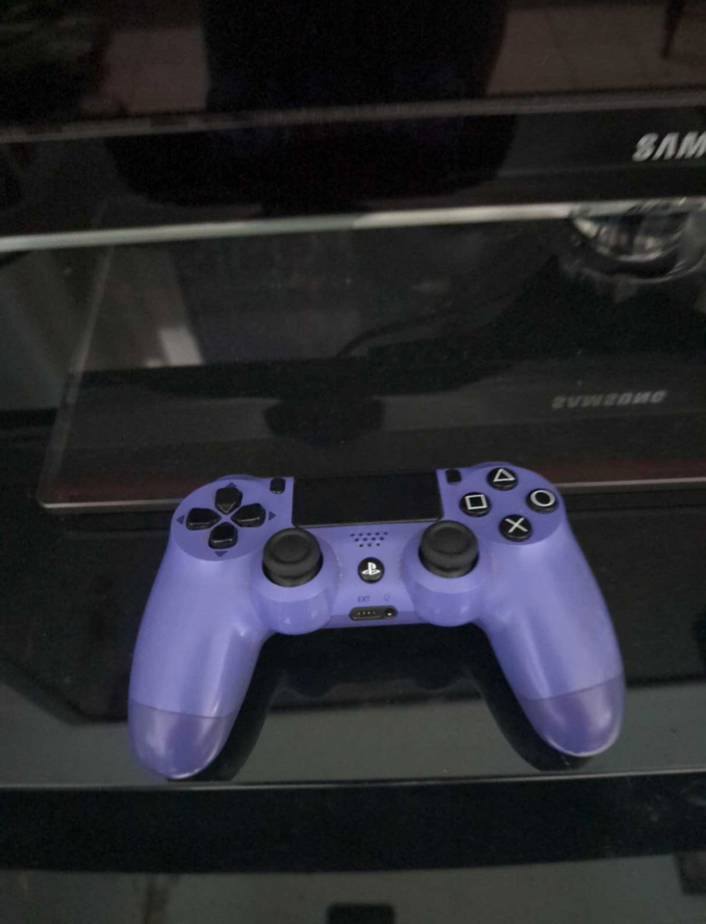 PS4 Slim comes with controllers and cords - photo 2