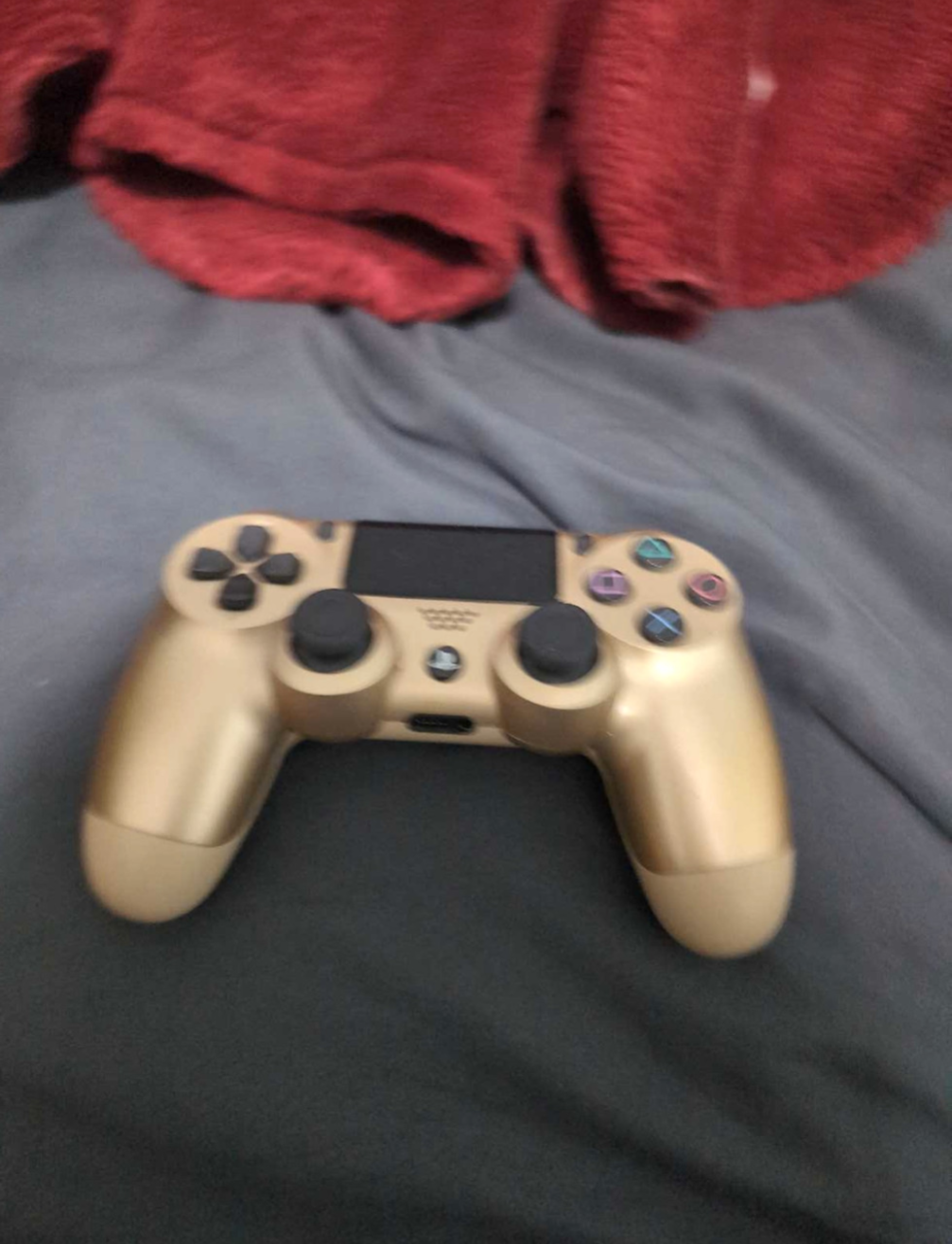 PS4 Slim comes with controllers and cords - photo 3