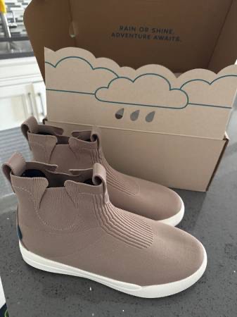 Vessi Chelsea sneakers