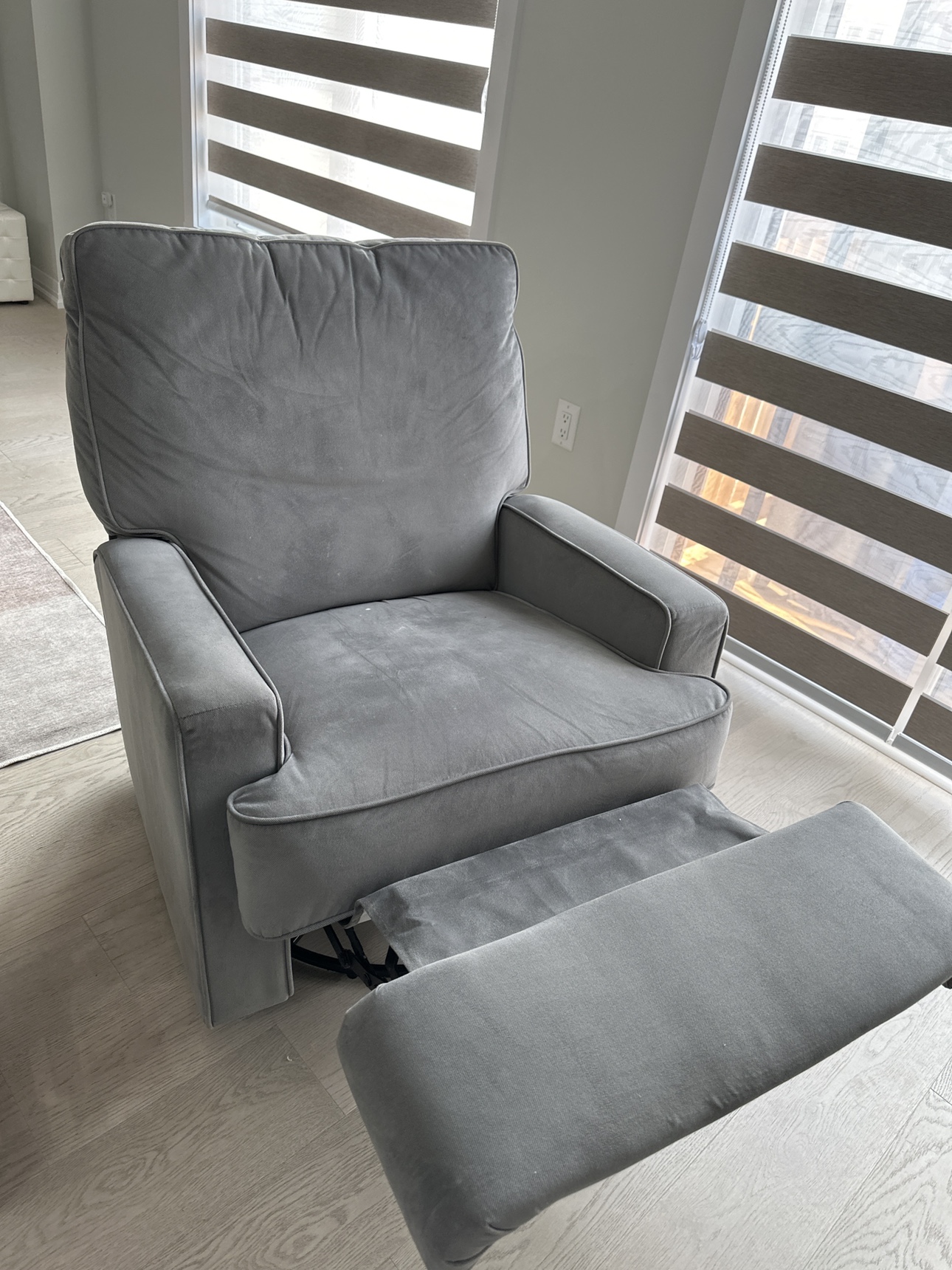 Grey swivel rider Recliner Chair