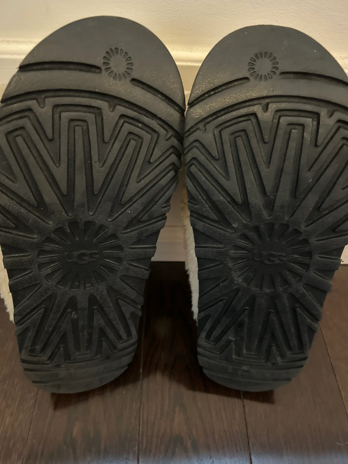 UGG Women's beige fur slip ons. image indicator(4)