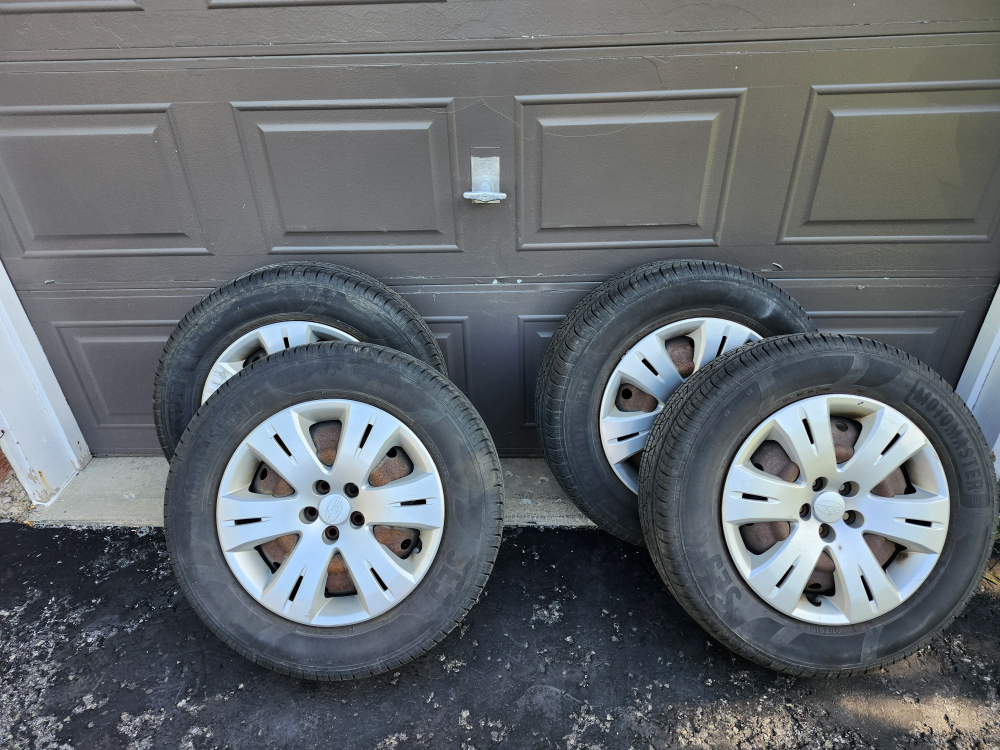 Motomaster tires SE3 with rims