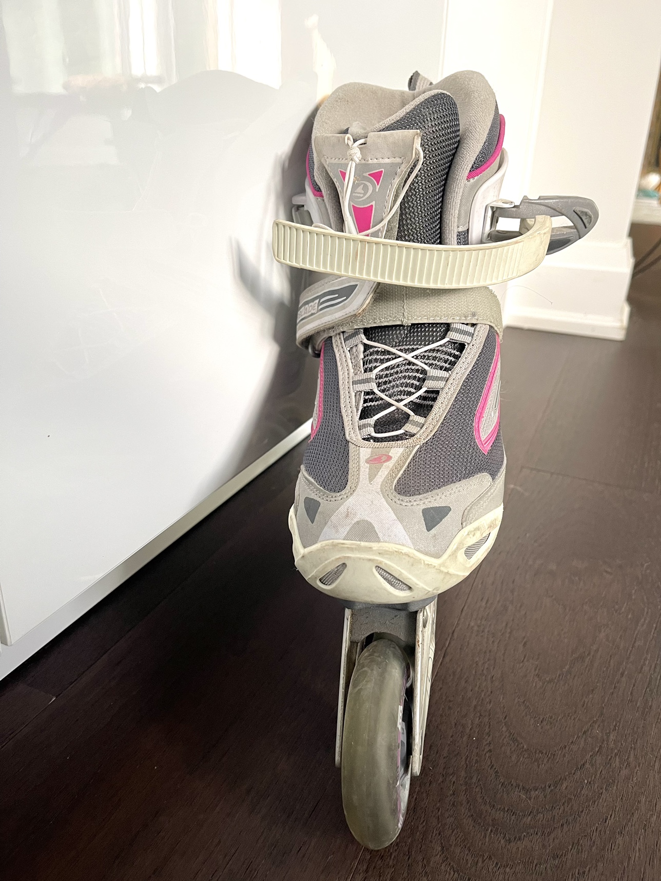 Roller blades womans size 7 - photo 4