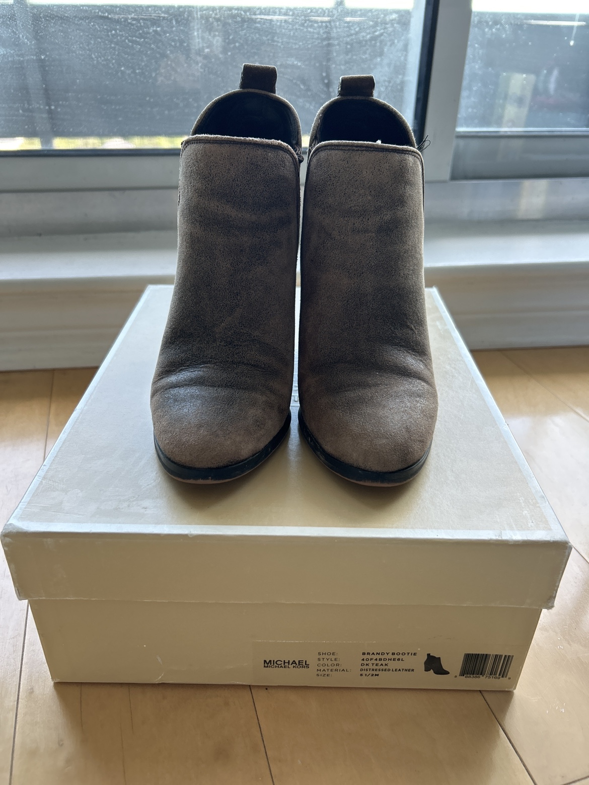 Michael Kors booties 5.5M - photo 2