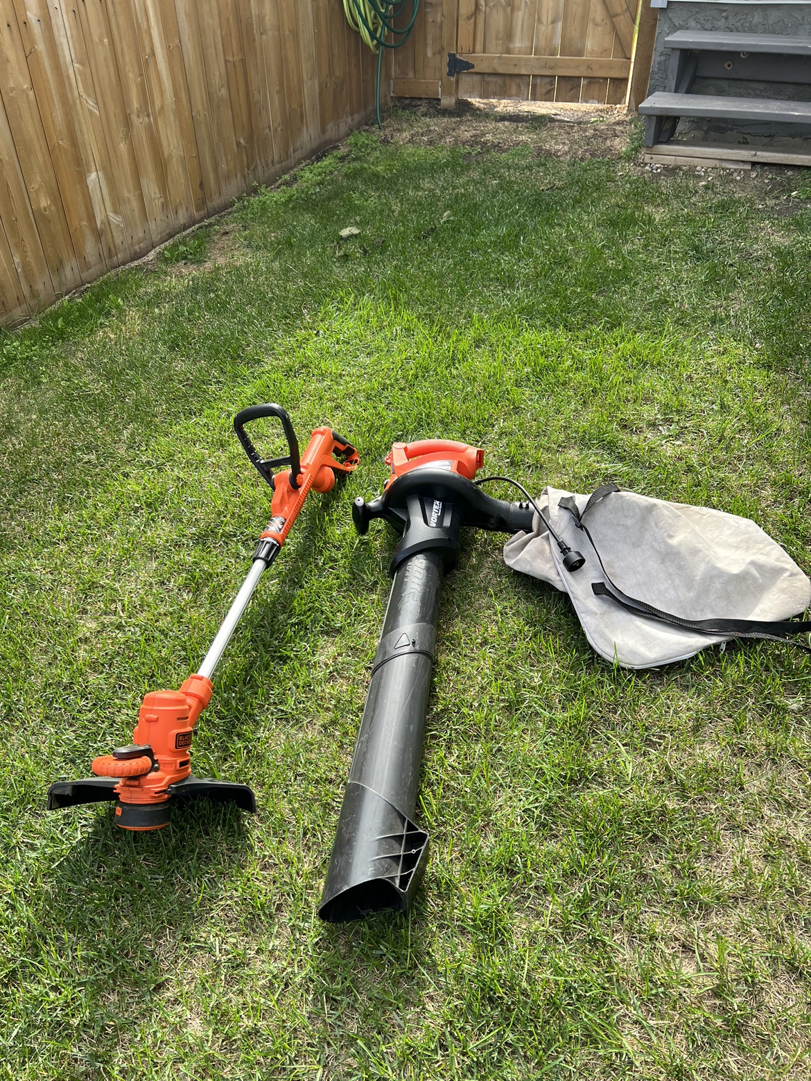 Black & Decker grass trimmer and leaf vacuum