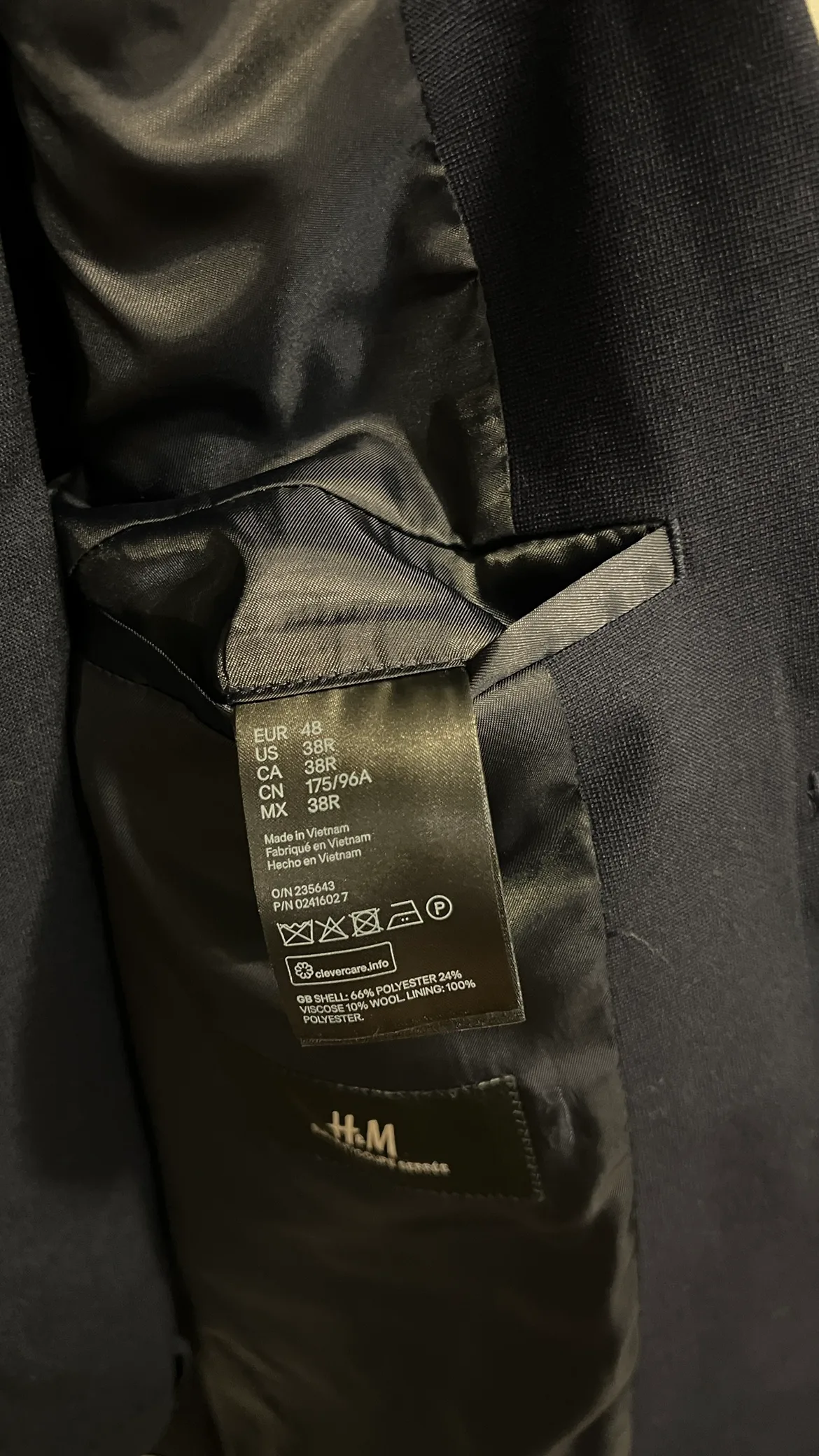H&M Men's Black Suit (Jacket and Trousers) image indicator(4)