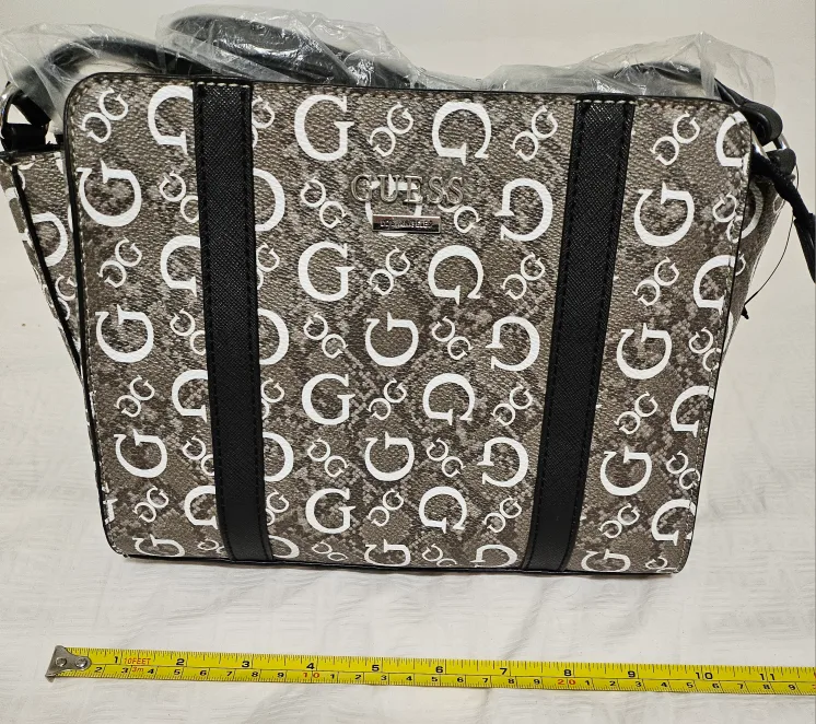 Guess Handbag image indicator(3)