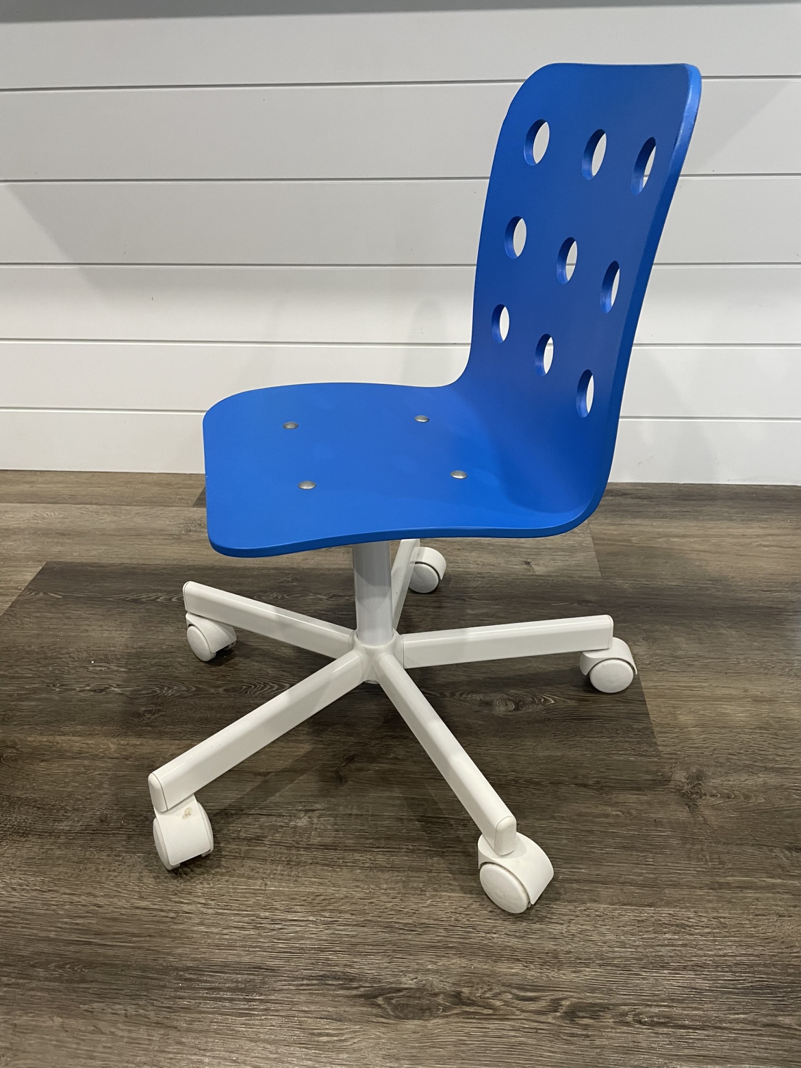 Blue Children's Desk Chair - photo 2