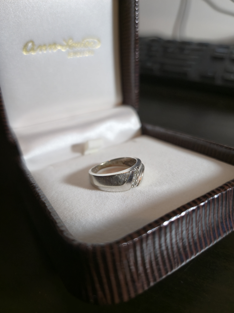 10K White Gold Diamond Ring - photo 3
